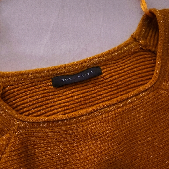 Gold shirt SMALL - Picture 3 of 4